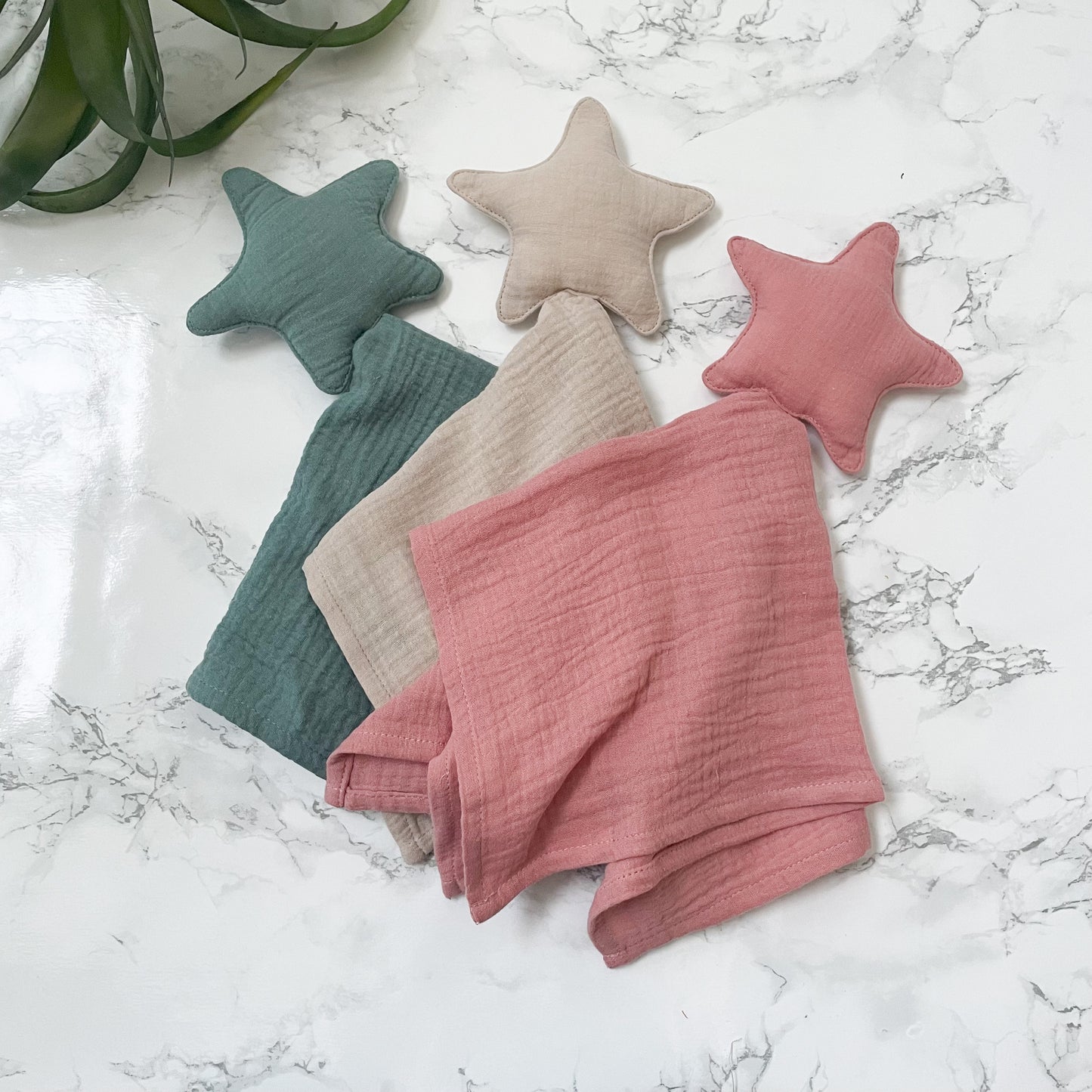 Schnuffeltuch Stern mit Name in Farbe creme
