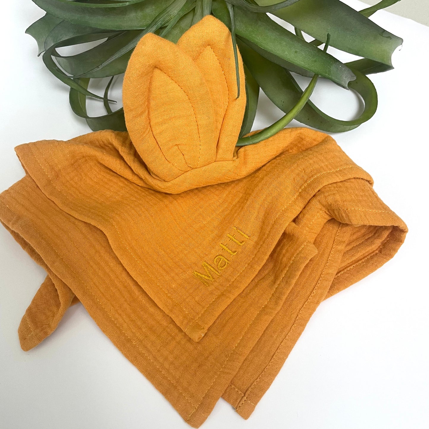 Kuscheltuch mit Hasenohren in der Farbe senf / Schnuffeltuch Hase