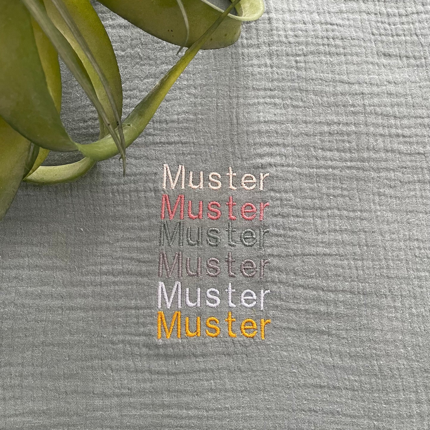 Personalisiertes Kuscheltuch mit Hasenohren in der Farbe grau / Schnuffeltuch Hase