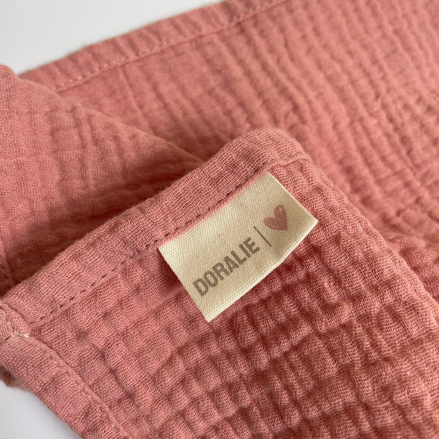 Babygeschenk mit Namen / Schnuffeltuch mit Hasenohren in der Farbe altrosa