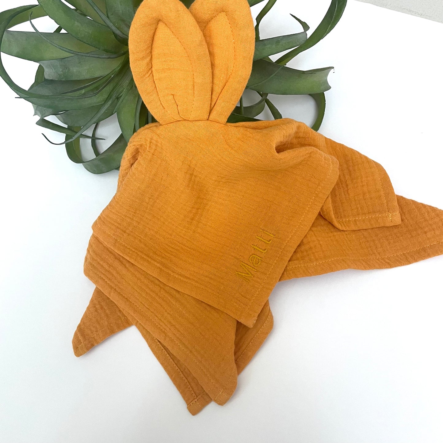 Kuscheltuch mit Hasenohren in der Farbe senf / Schnuffeltuch Hase