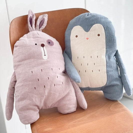 Kuschelkissen / Kuscheltier in den Formen Hase, Pinguin, Eule und Faultier