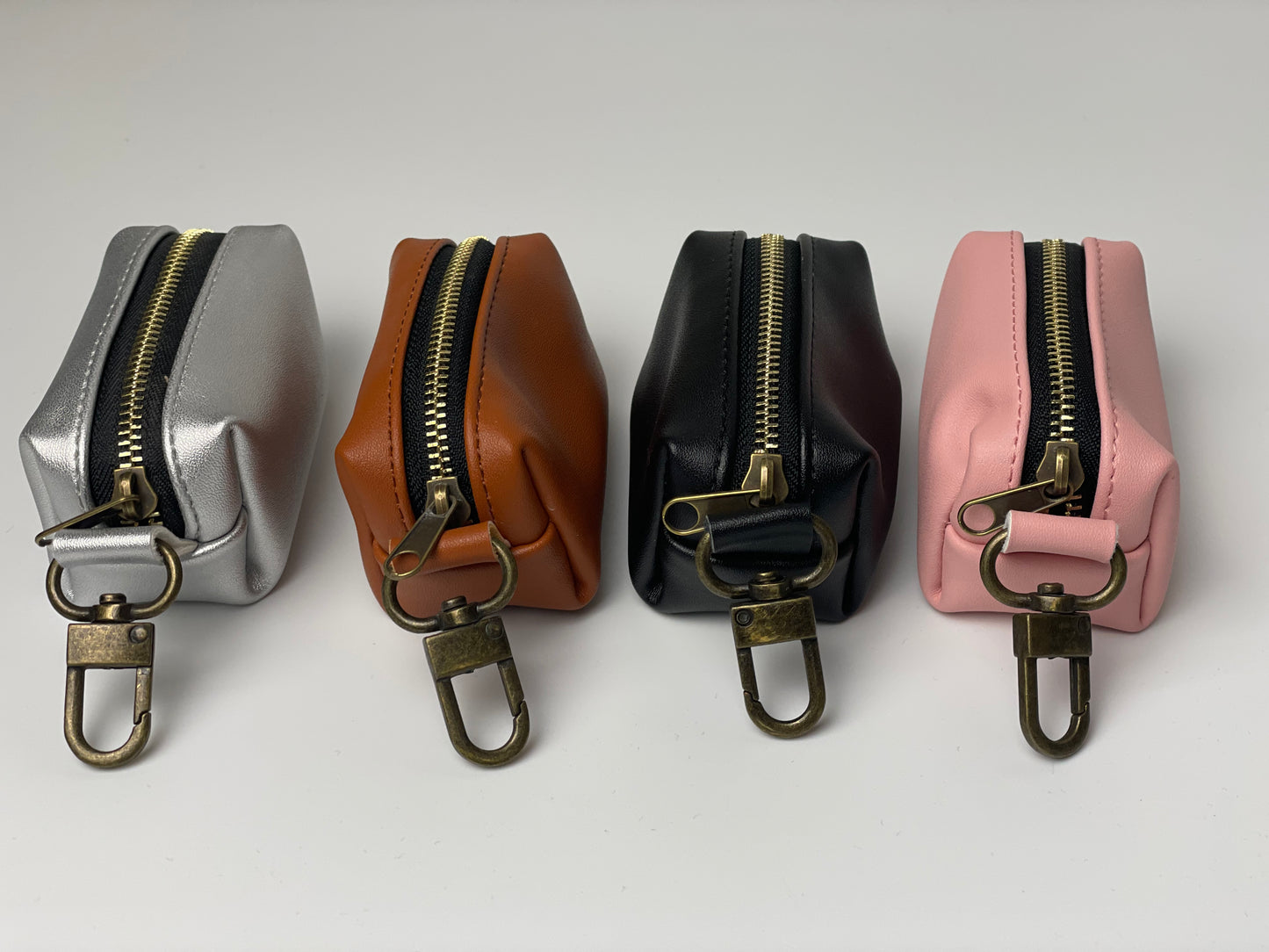 Kotbeutelhalter / Kotbeutelspender / Aufbewahrung Hundekotbeutel aus PU Leder