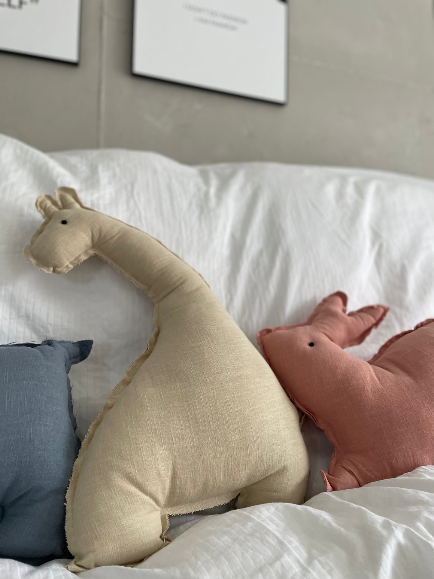 Kuscheltier Safari / Dekokissen Hase / Giraffe / Nashorn