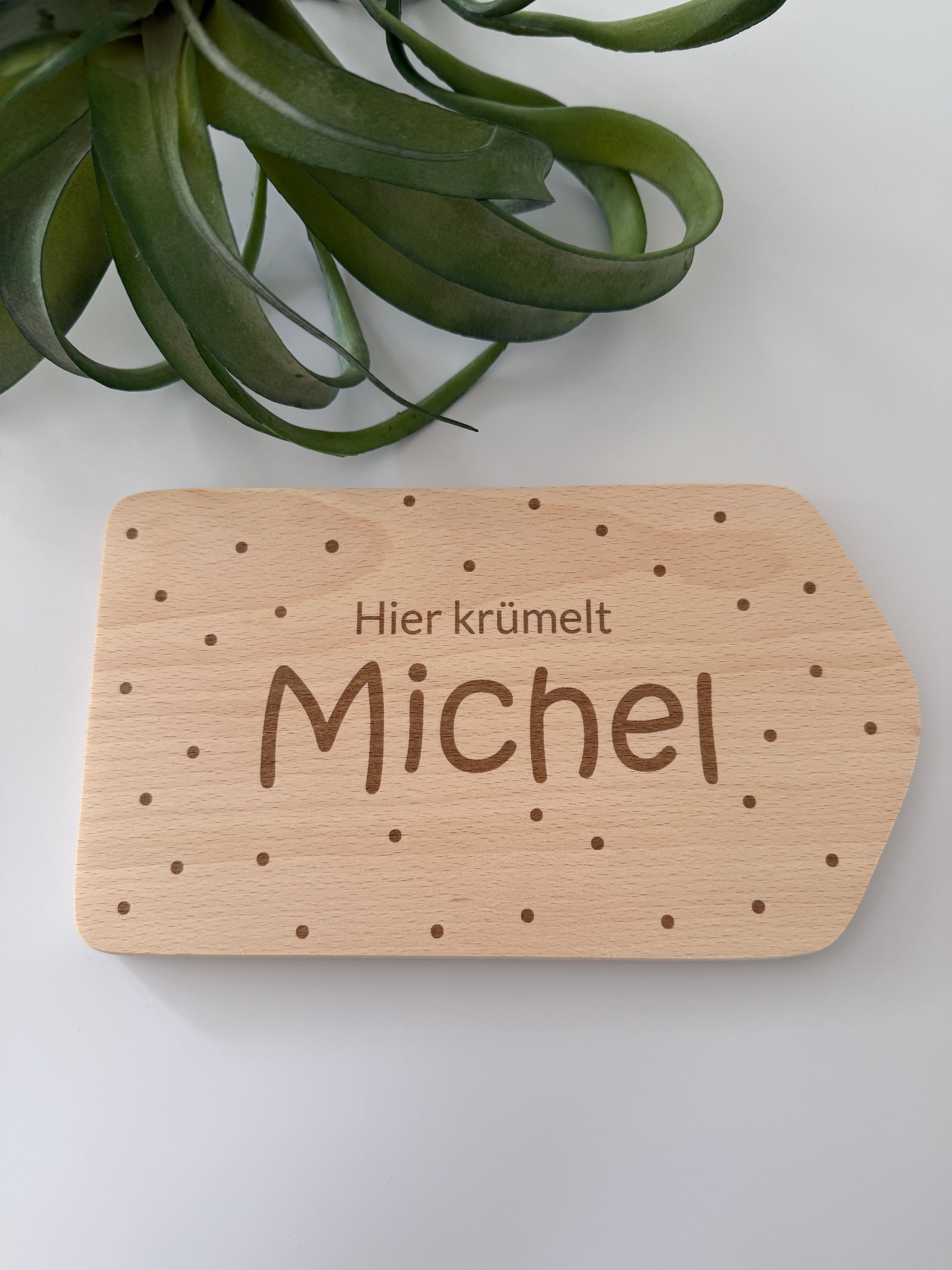 personalisiertes Holz Brettchen mit Namen als Geschenk