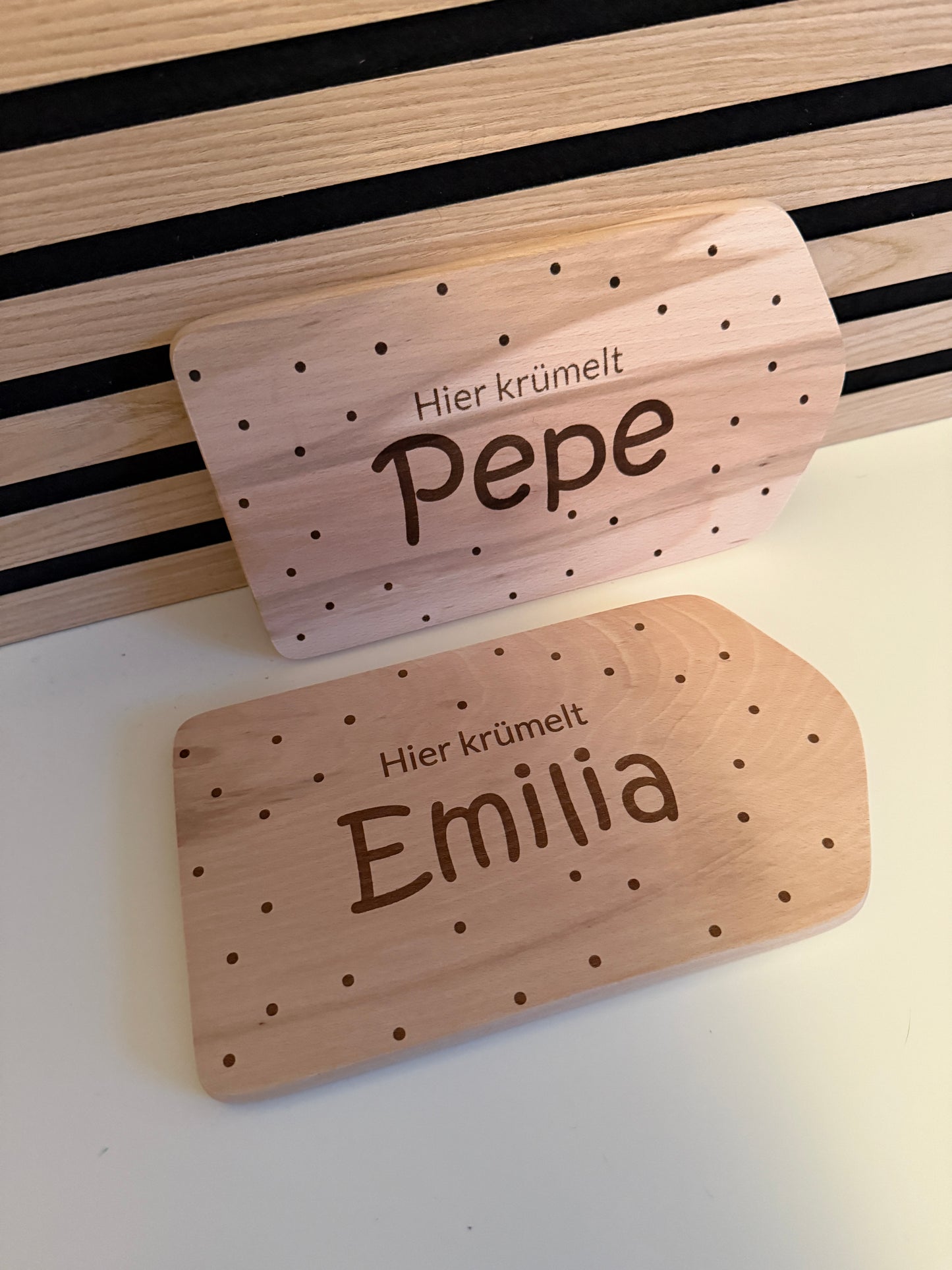 personalisiertes Holz Brettchen mit Namen als Geschenk für Kinder